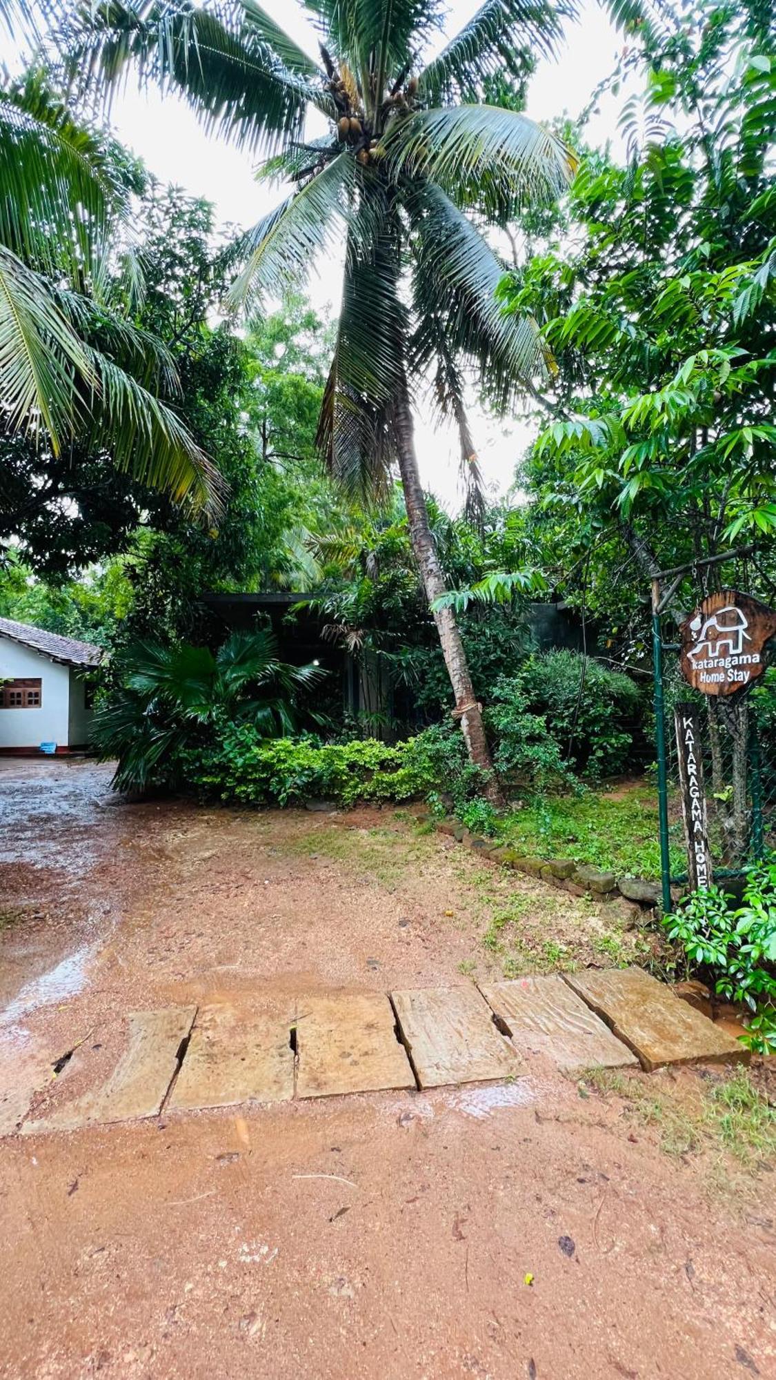 Kataragama Homestay Extérieur photo